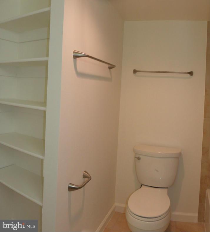 HUNTING CREEK CLUB CONDOMINIUMS - Residential Lease