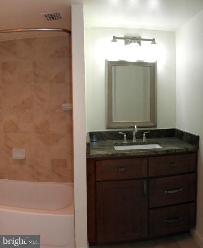 HUNTING CREEK CLUB CONDOMINIUMS - Residential Lease