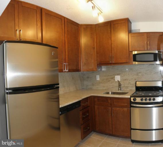 HUNTING CREEK CLUB CONDOMINIUMS - Residential Lease