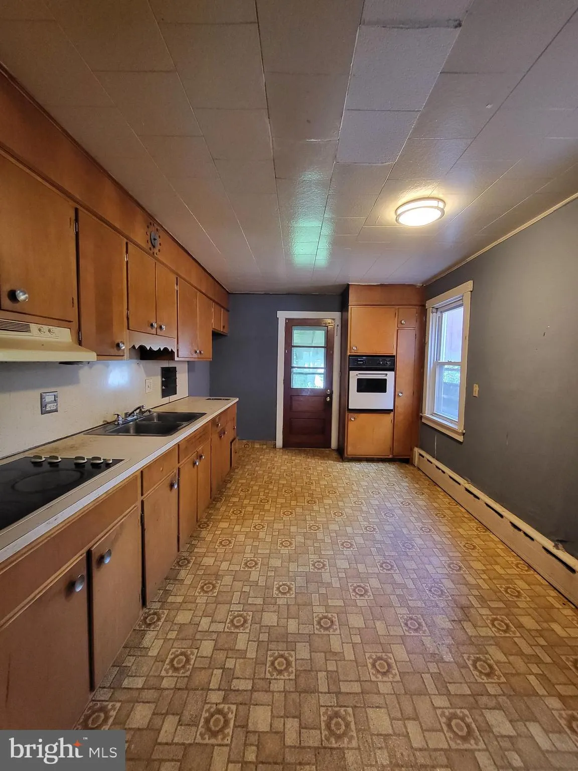 Reading, Pennsylvania 19602, United States, 4 Bedrooms Bedrooms, ,1 BathroomBathrooms,Residential,Active,159054