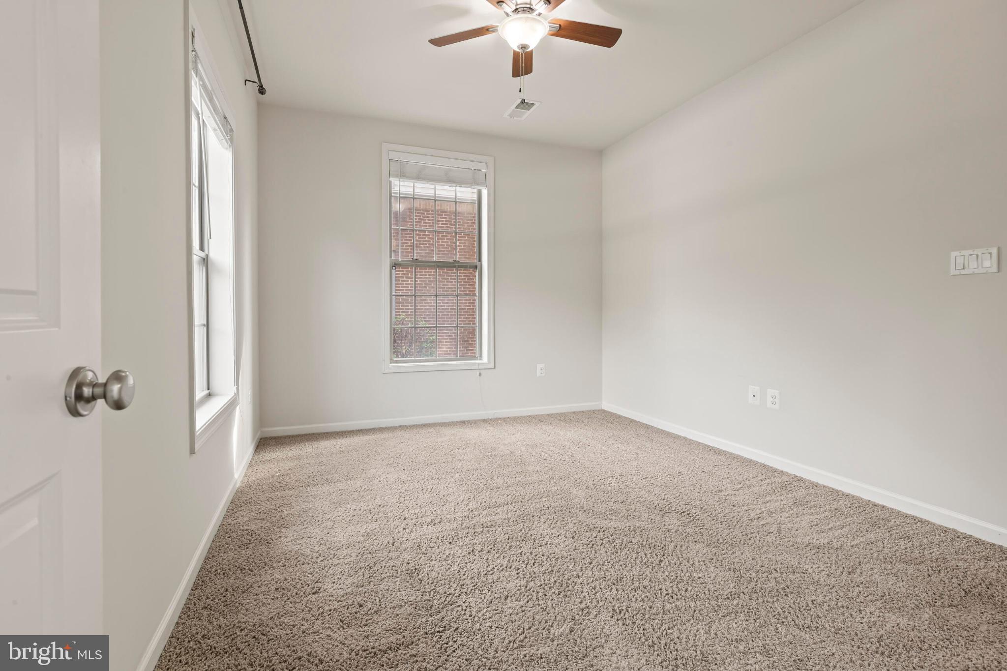 22615 NORWALK SQUARE