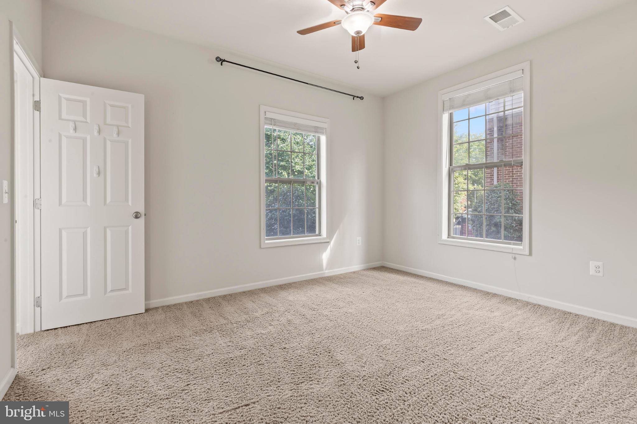 22615 NORWALK SQUARE