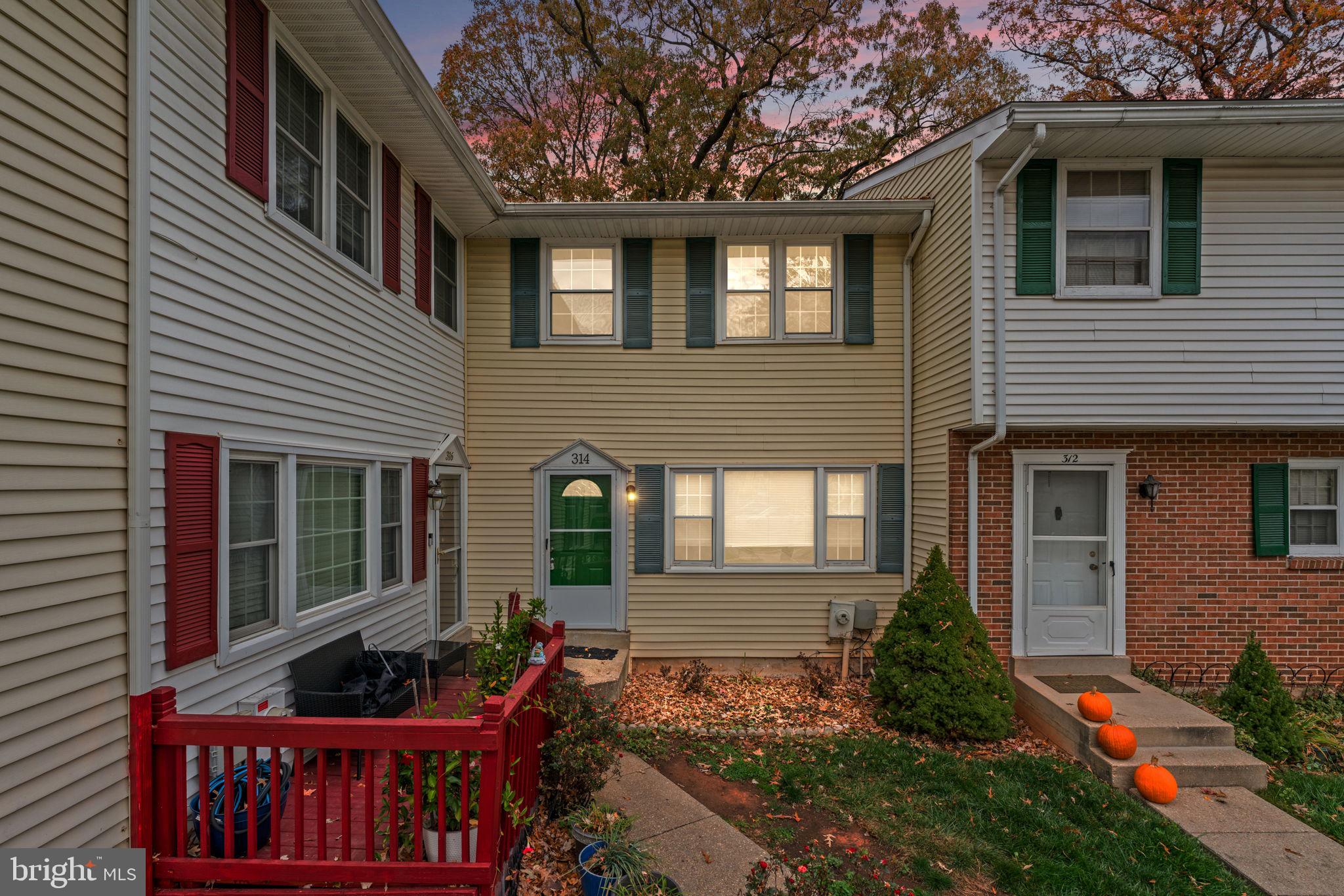 OAKWOOD VILLAGE - Residential