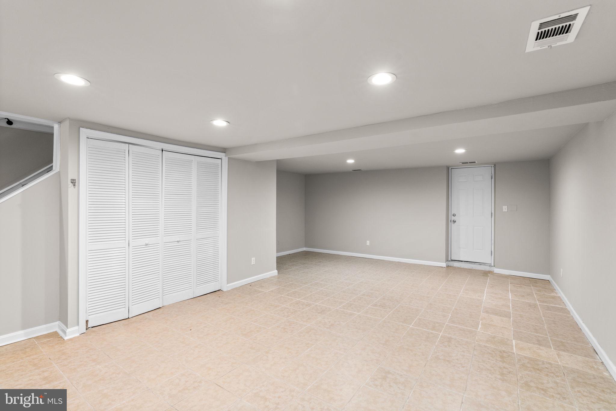 OAKWOOD VILLAGE - Residential