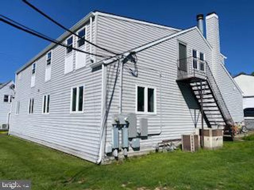 Welcome to this cozy and well-maintained 2-bedroom, 1.5-bath home, offering the perfect balance of comfort and functionality.  Situated in a convenient location, near shopping, markets and more. This property is ideal for professionals looking to be close tot he city and anyone seeking a relaxed and affordable rental.

Step inside to find a newly renovated fully equipped eat in kitchen, bright living area, a practical layout, and generously sized bedrooms.  The small, private yard is perfect for enjoying morning coffee or relaxing outdoors without the hassle of major upkeep.  you'll also enjoy the convenience of off-street parking so you'll never have to worry about finding a spot.