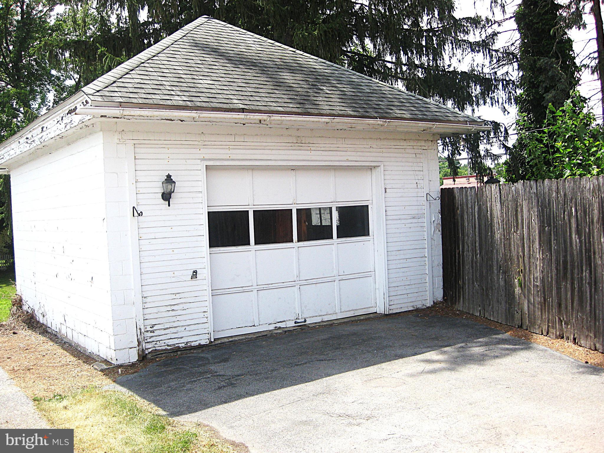 132 N EARL STREET