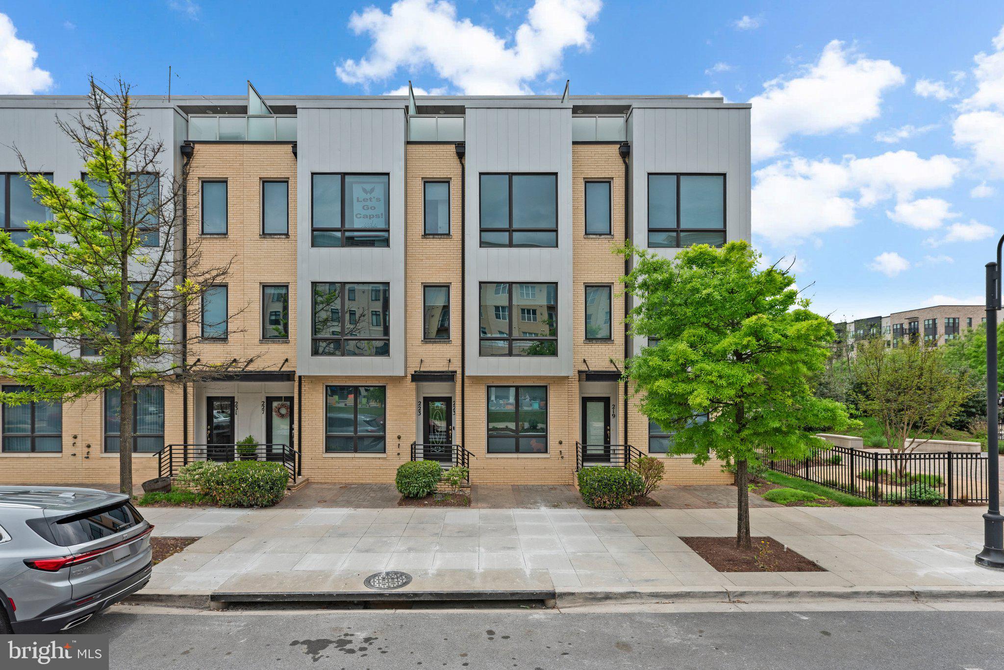 223 CROWN PARK AVENUE