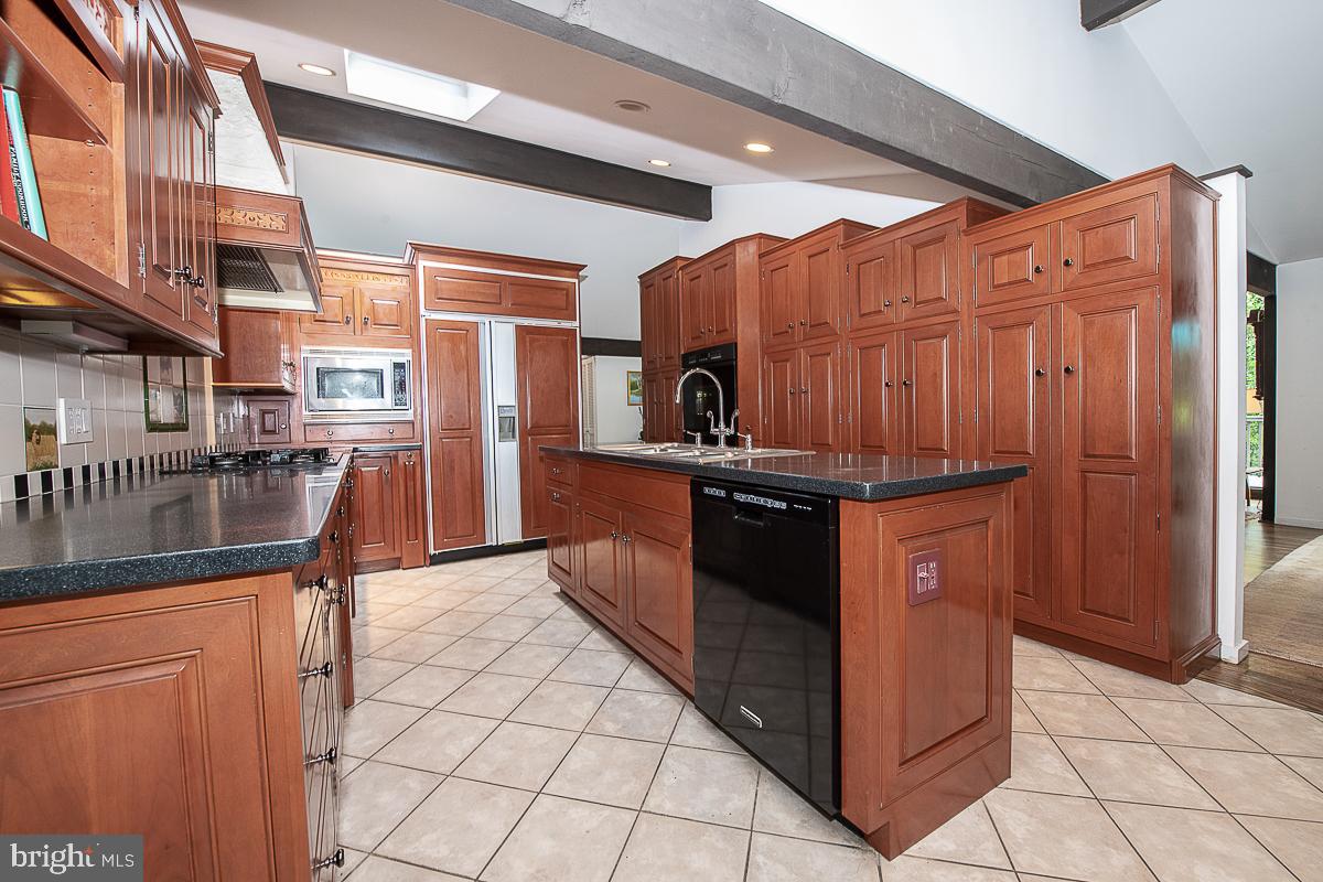 YELLOW SPRINGS EST - Residential