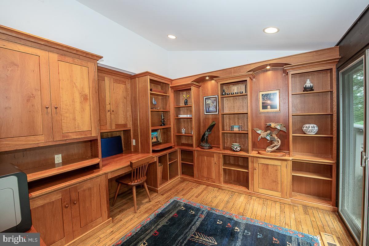 YELLOW SPRINGS EST - Residential