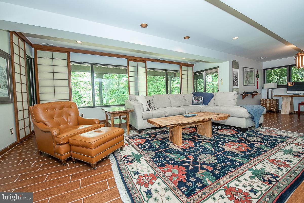 YELLOW SPRINGS EST - Residential