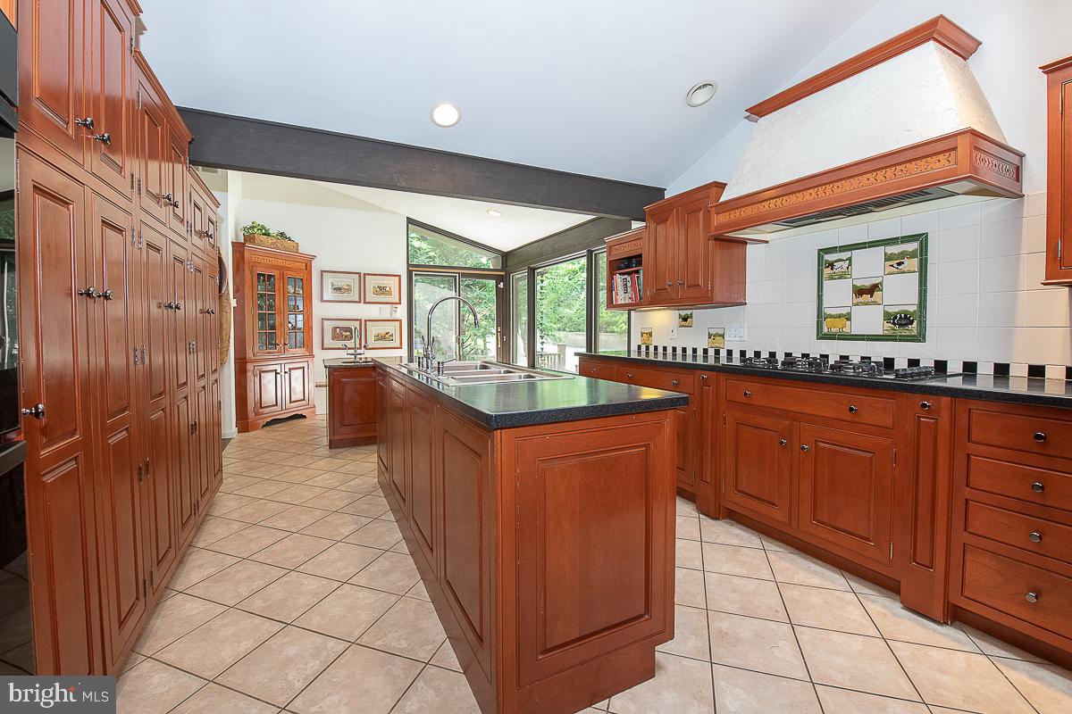 YELLOW SPRINGS EST - Residential