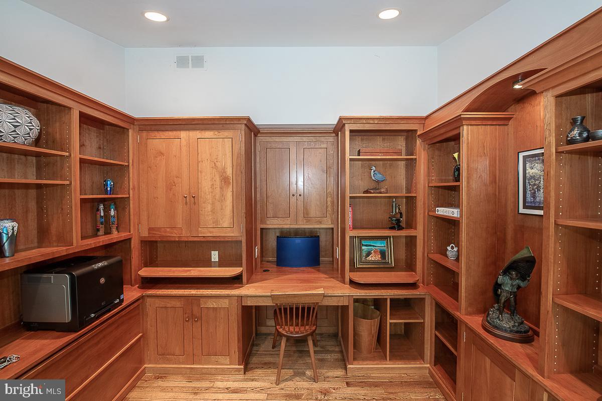 YELLOW SPRINGS EST - Residential