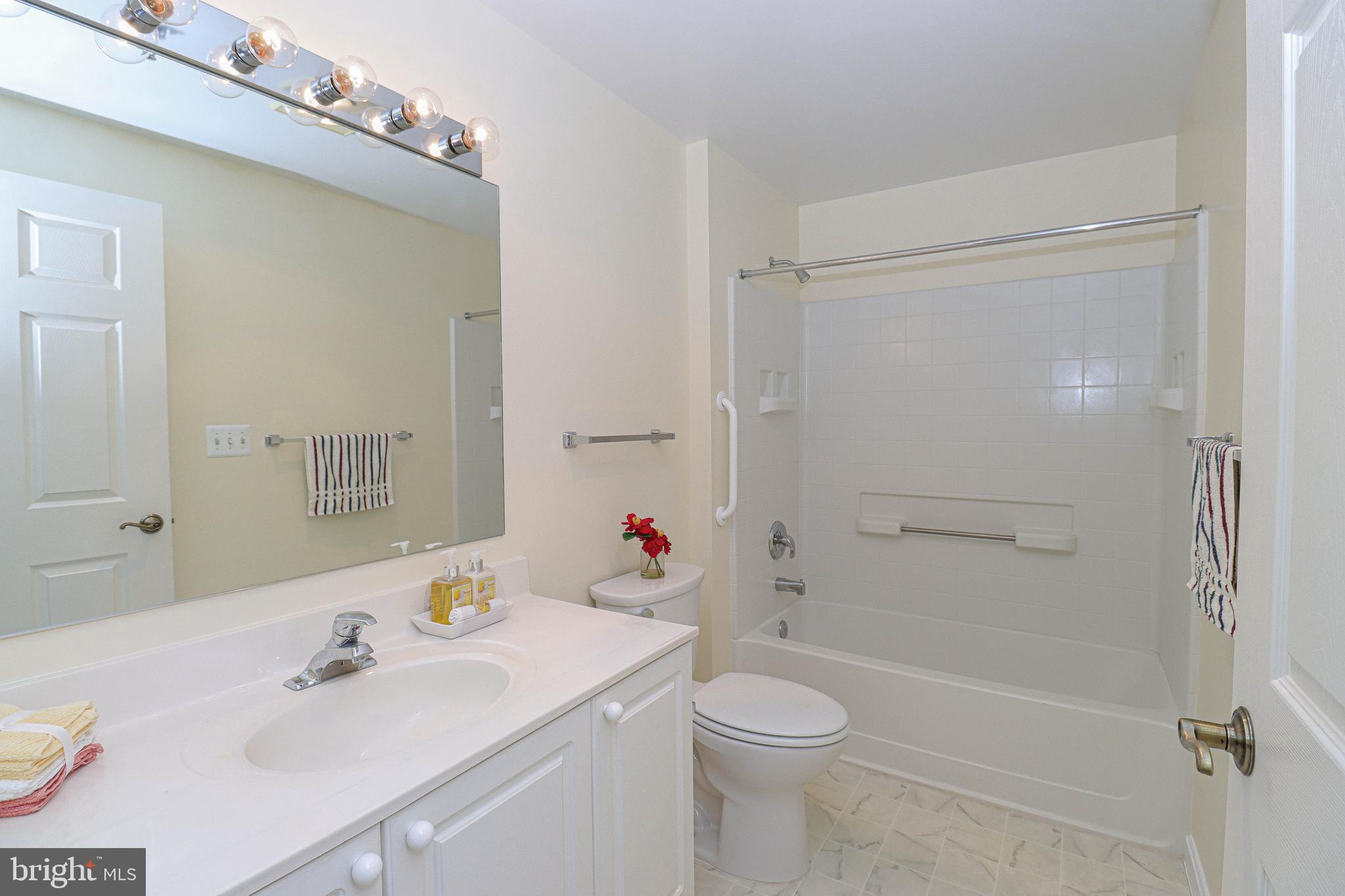 LEISURE WORLD - Residential