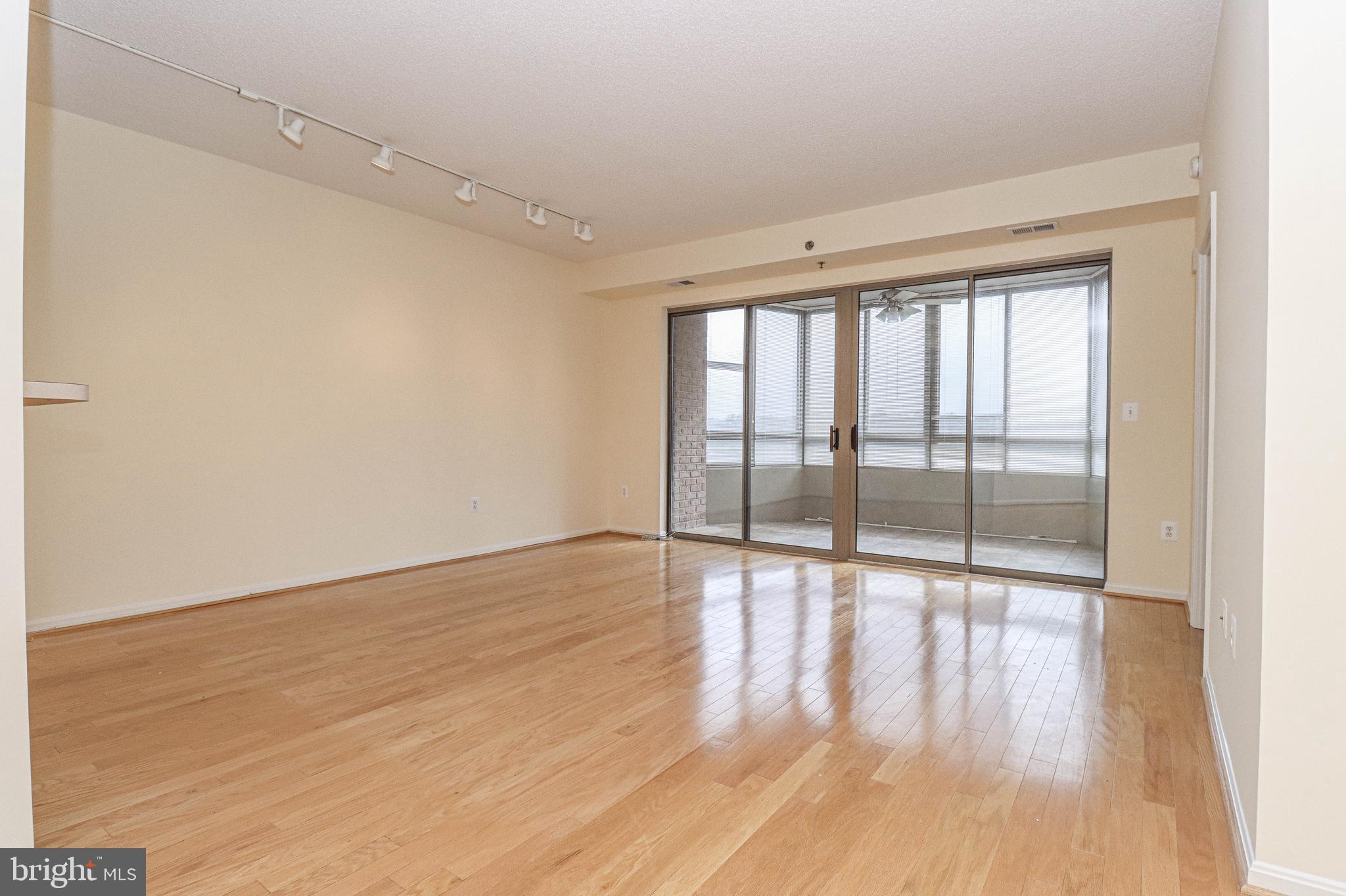 LEISURE WORLD - Residential