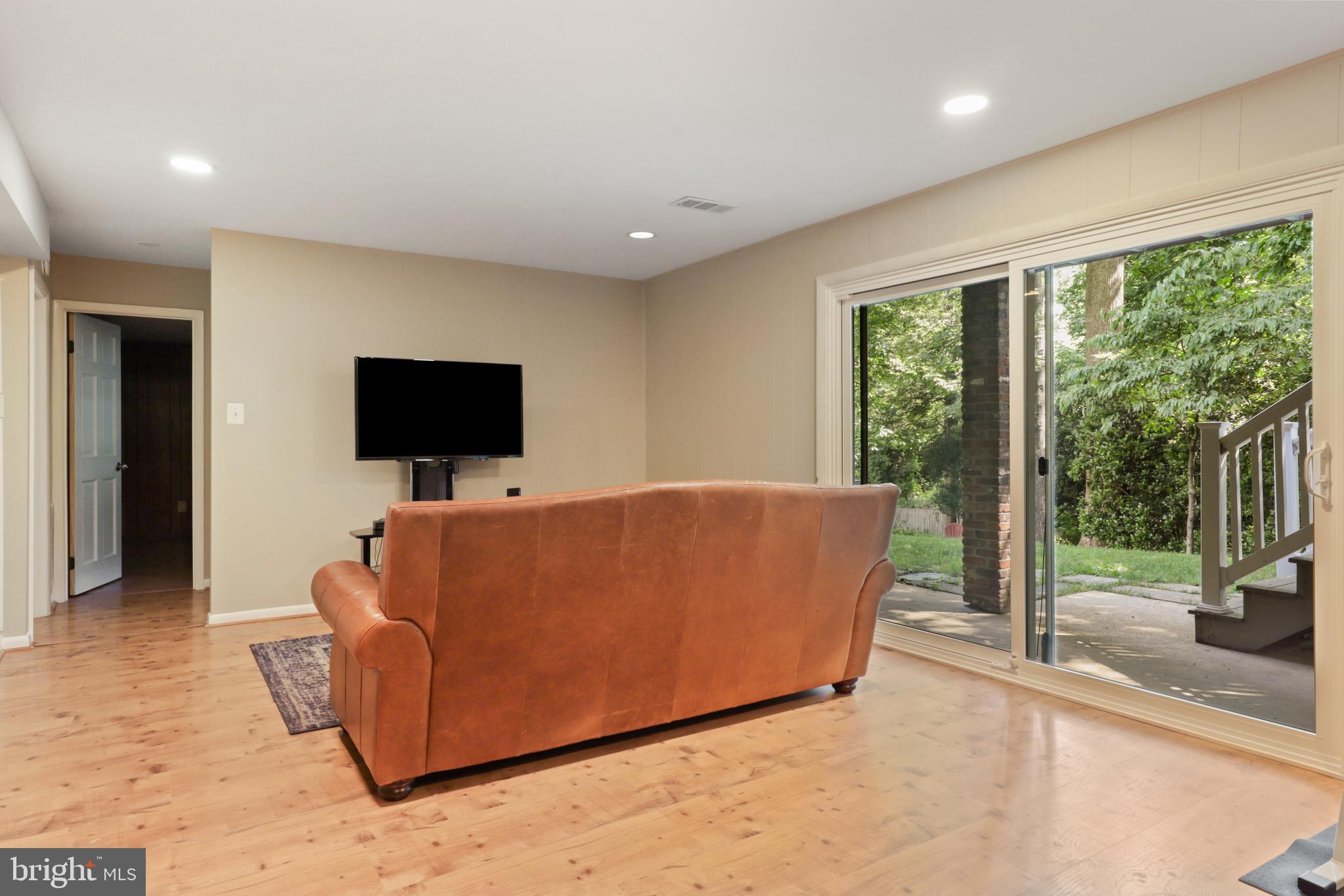 CANTERBURY WOODS - Residential