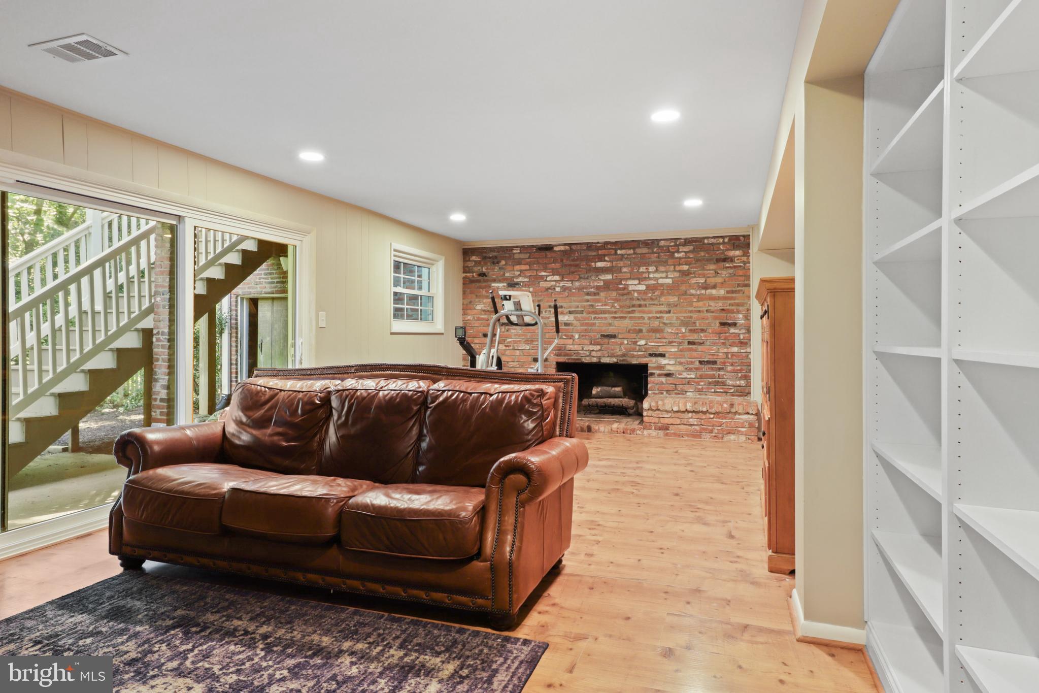 CANTERBURY WOODS - Residential