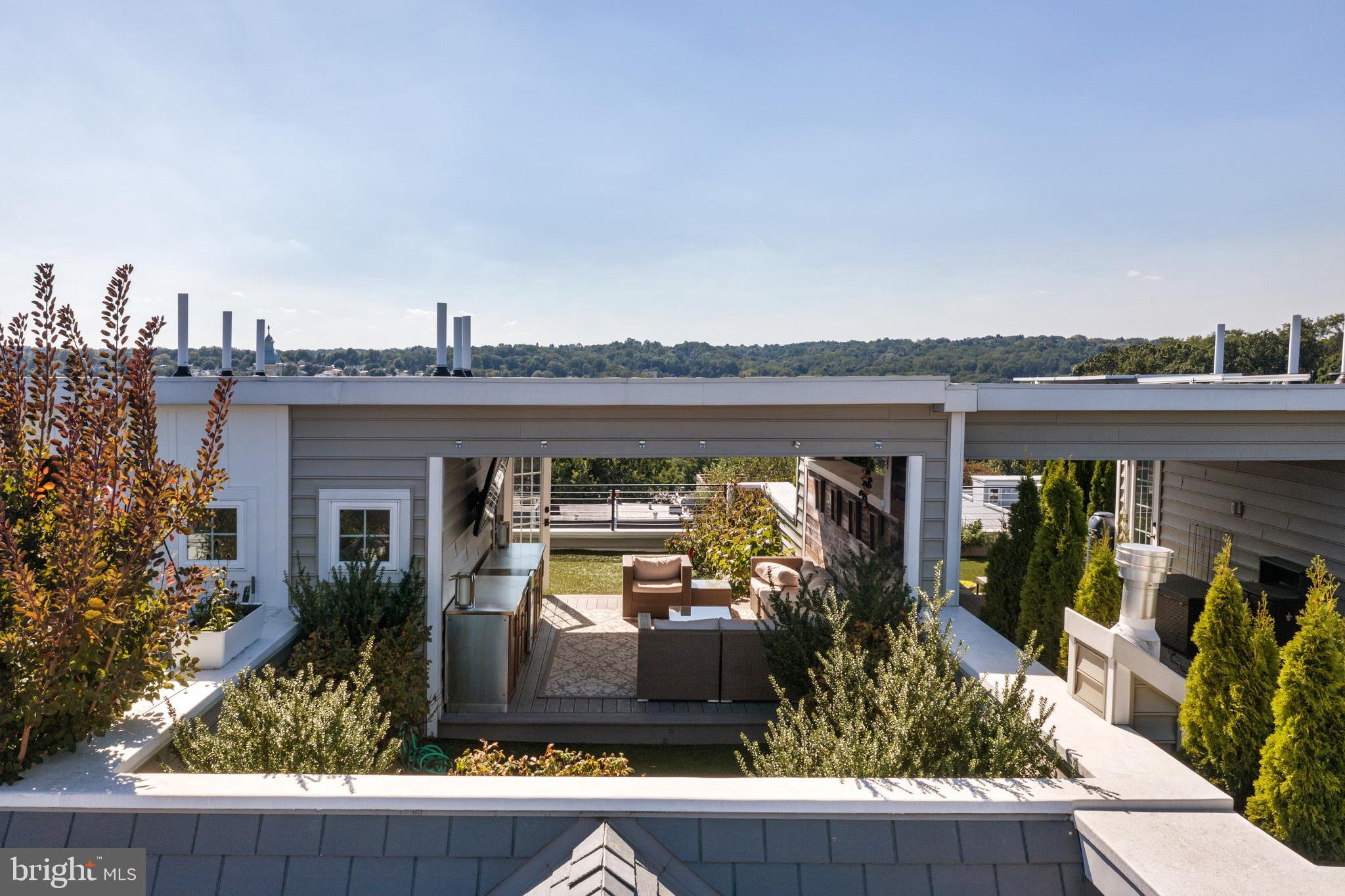 ROXBOROUGH - Residential