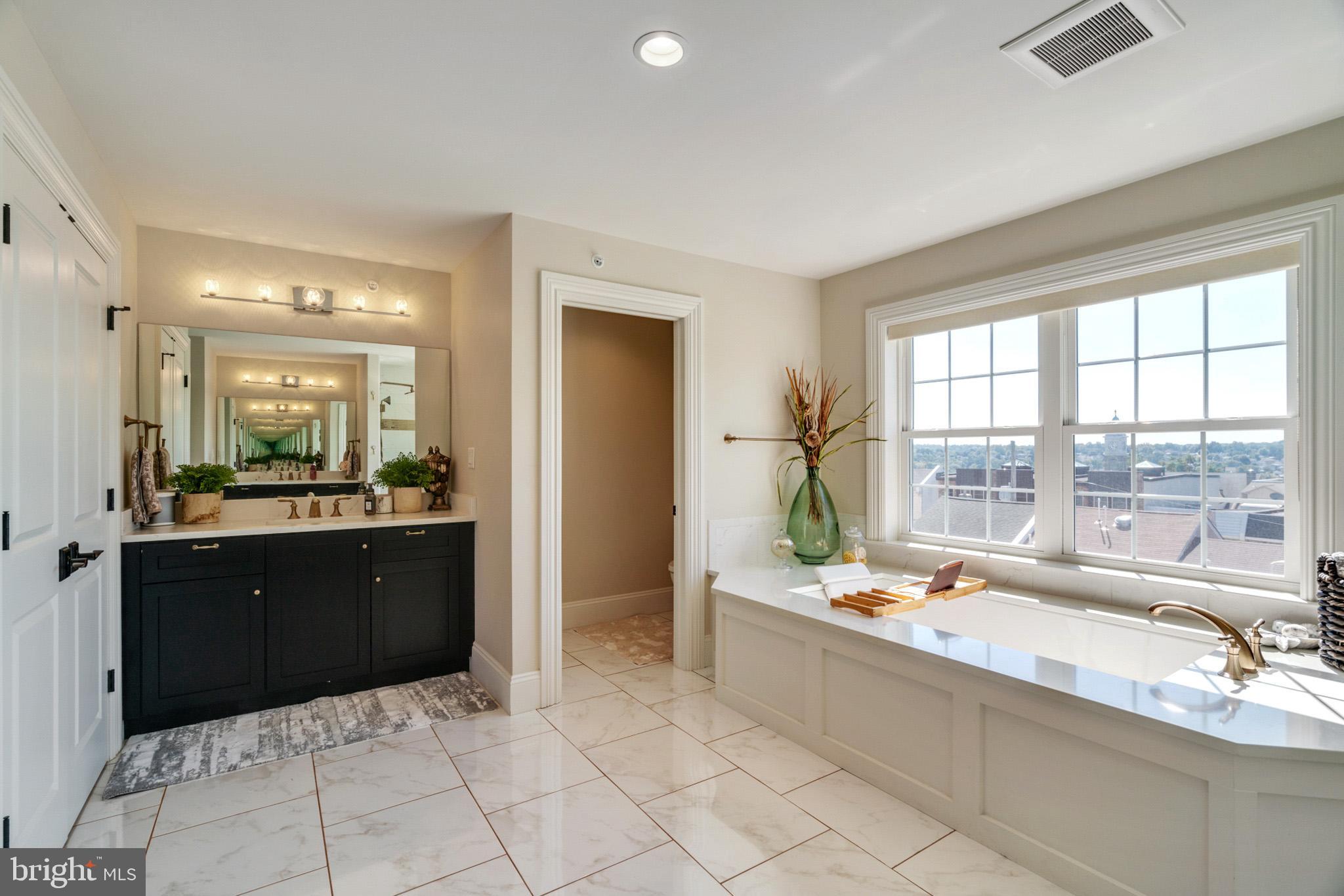 ROXBOROUGH - Residential