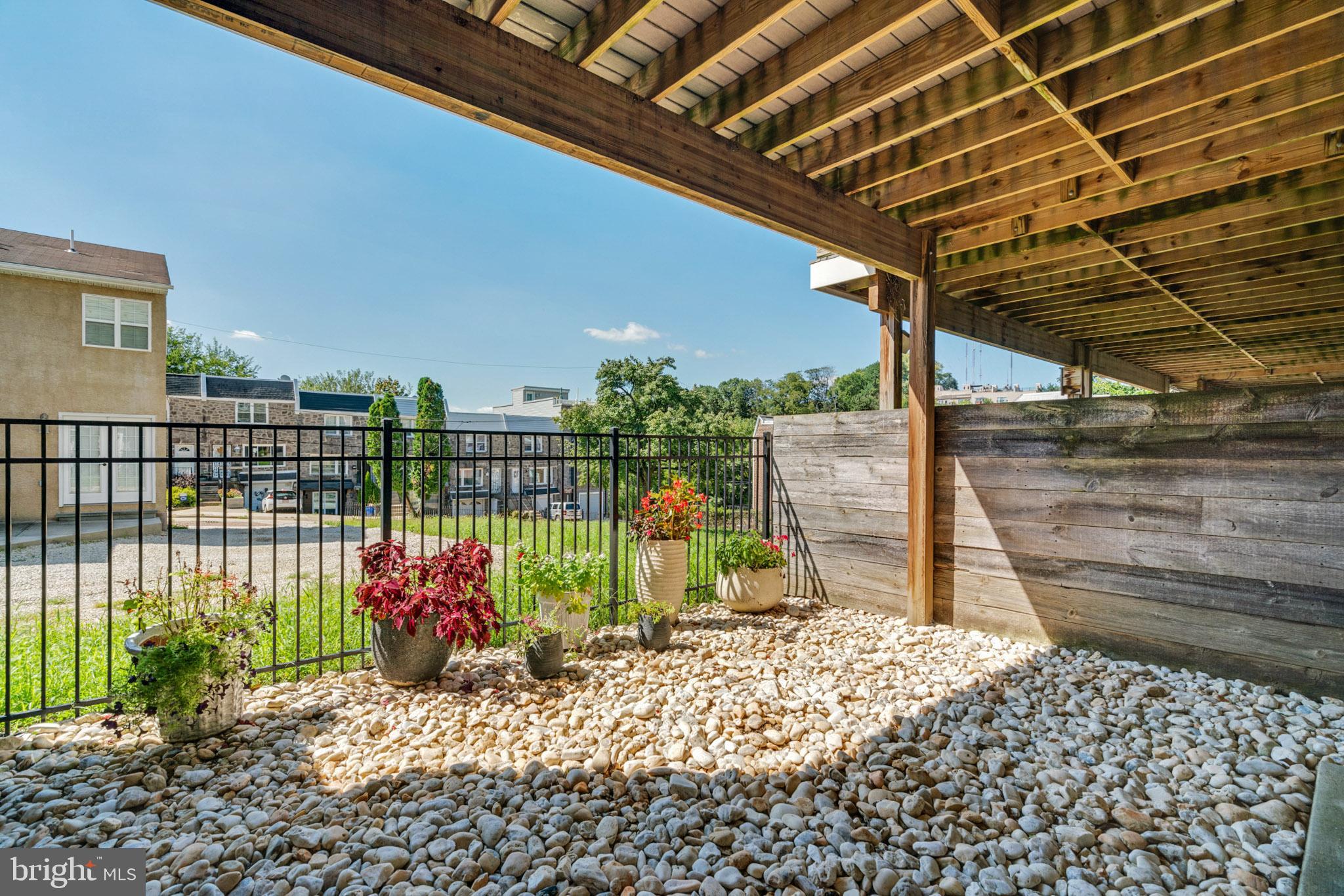 ROXBOROUGH - Residential