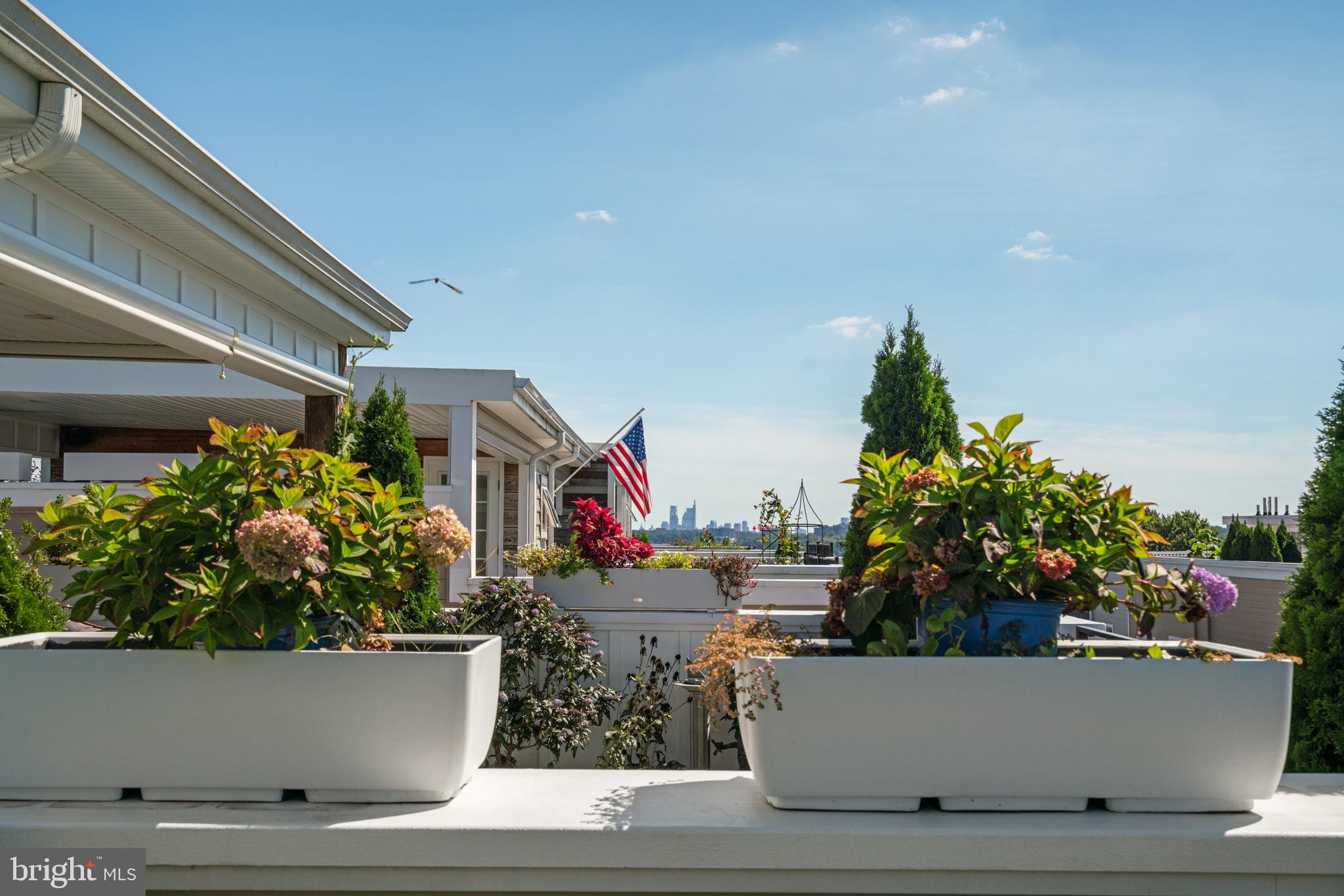 ROXBOROUGH - Residential