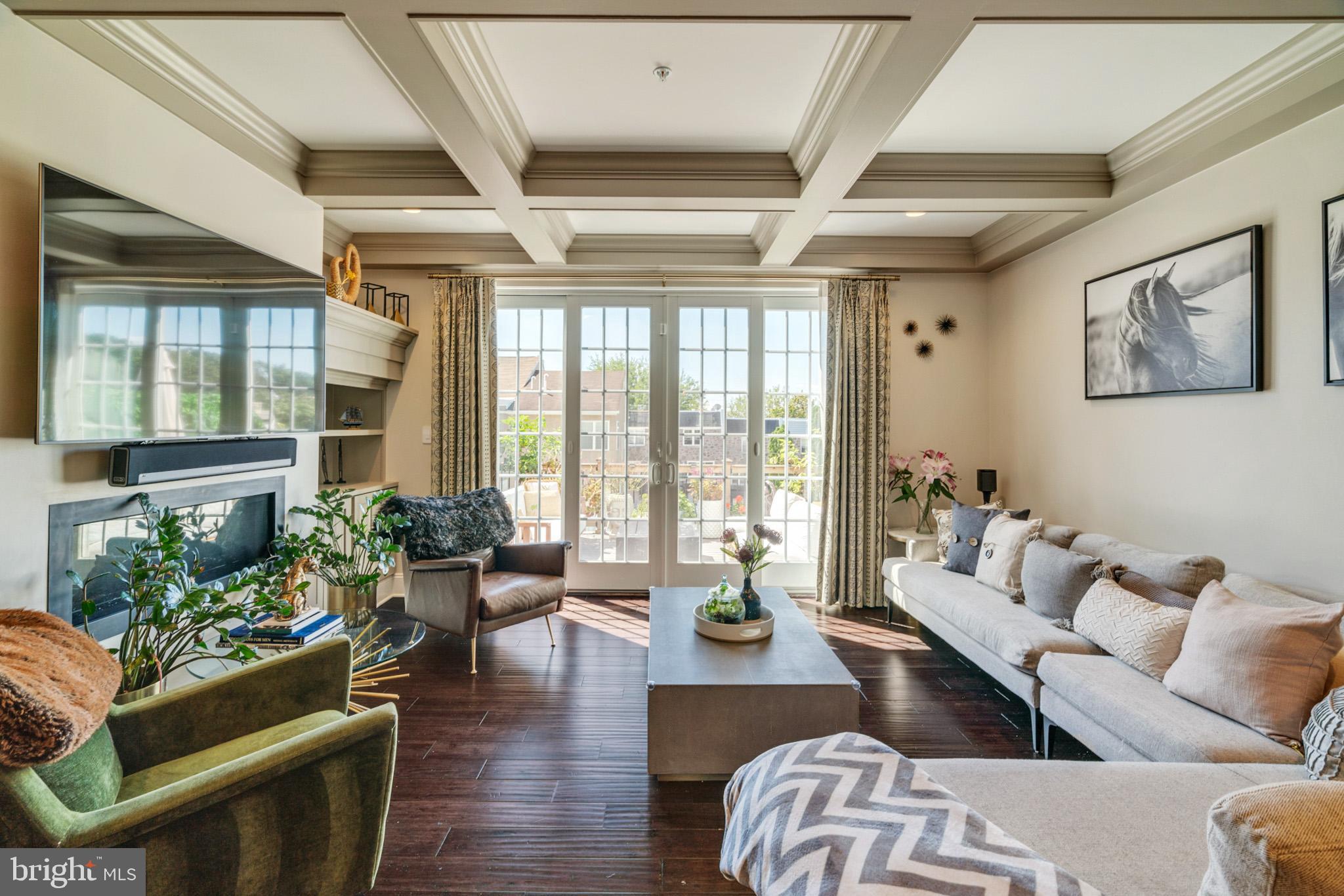 ROXBOROUGH - Residential