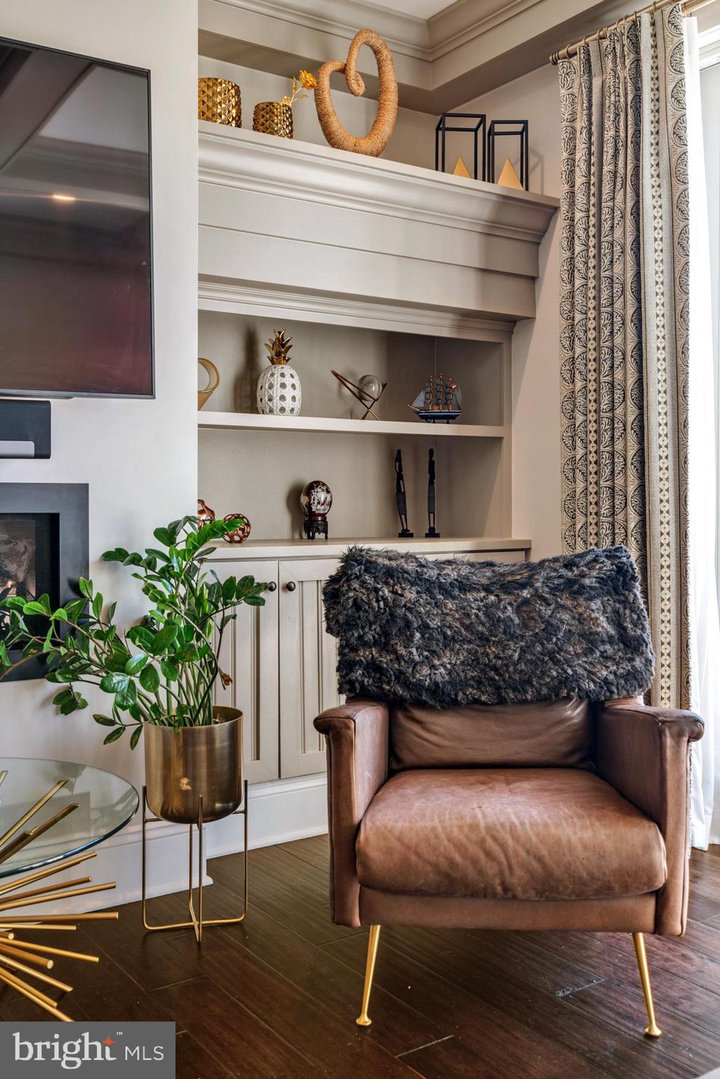 ROXBOROUGH - Residential