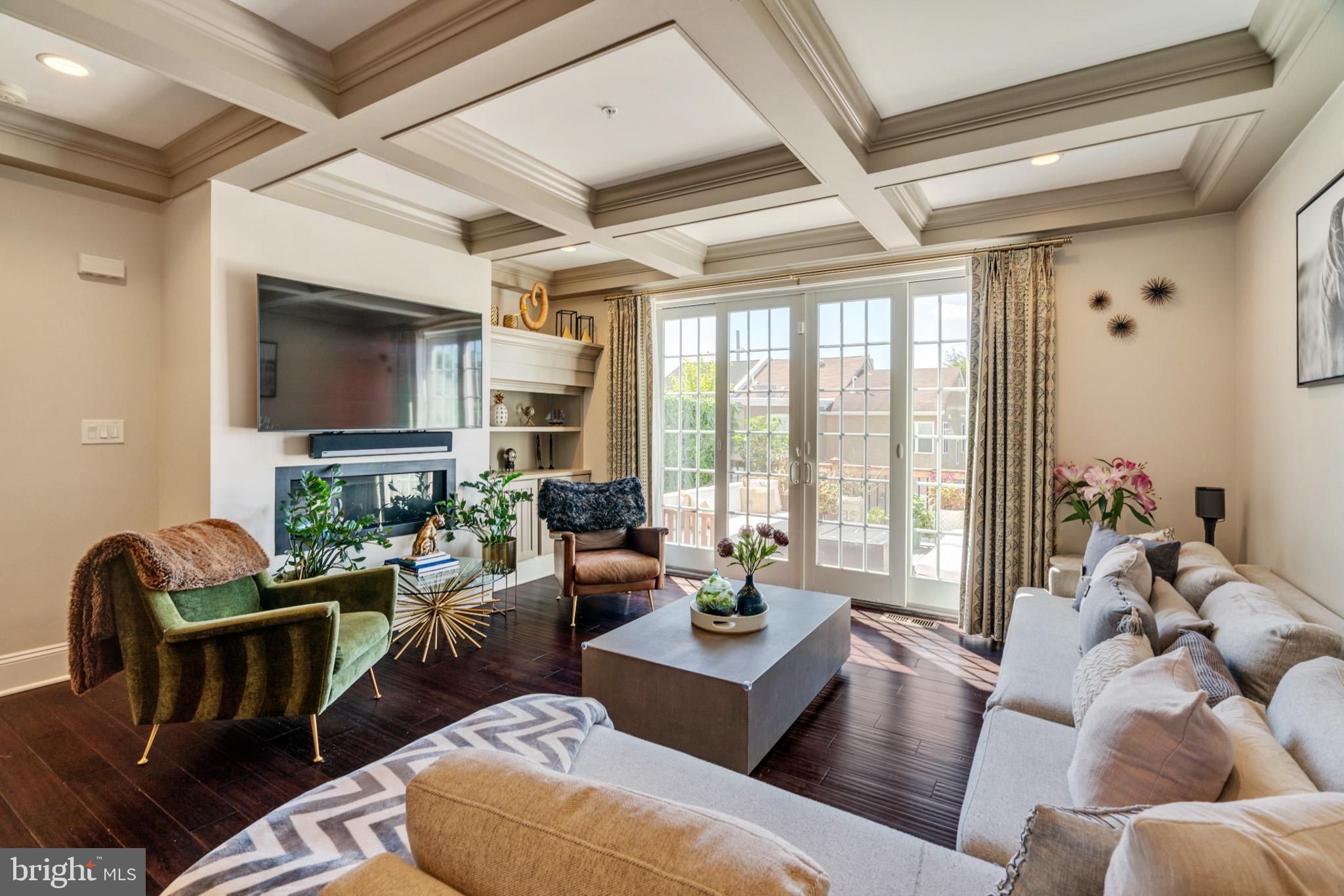 ROXBOROUGH - Residential