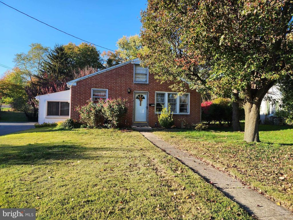 Photo of 435 Poplar Street, Columbia, PA 17512 (MLS # PALA2043362)