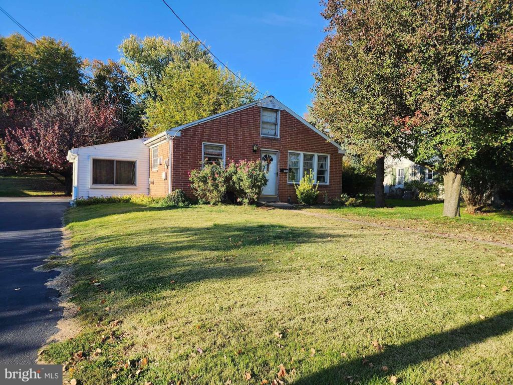 Photo of 435 Poplar Street, Columbia, PA 17512 (MLS # PALA2043362)