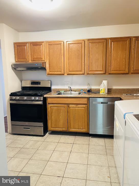 CHELSEA WOODS - Residential Lease