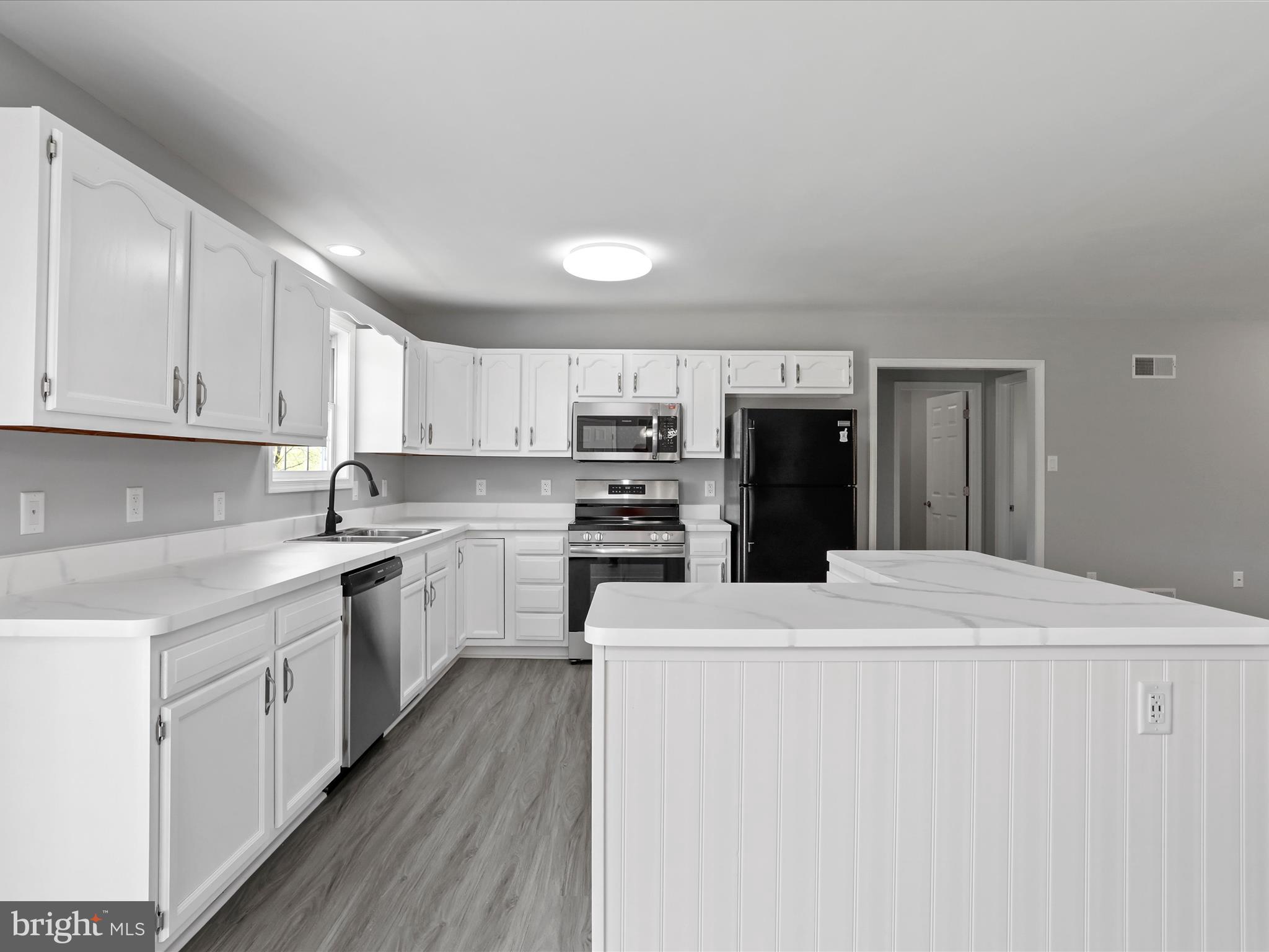 LA-VI ESTATES - Residential