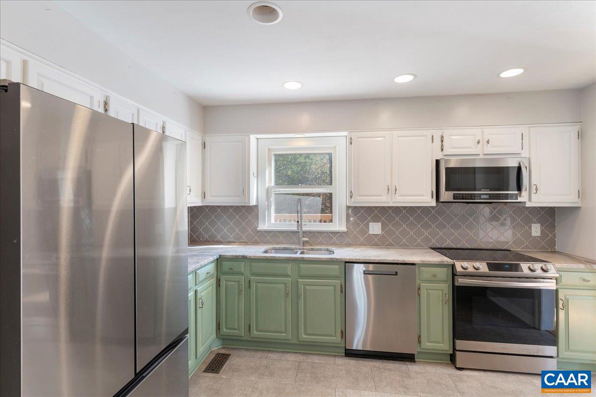 IVY WOODS - Residential