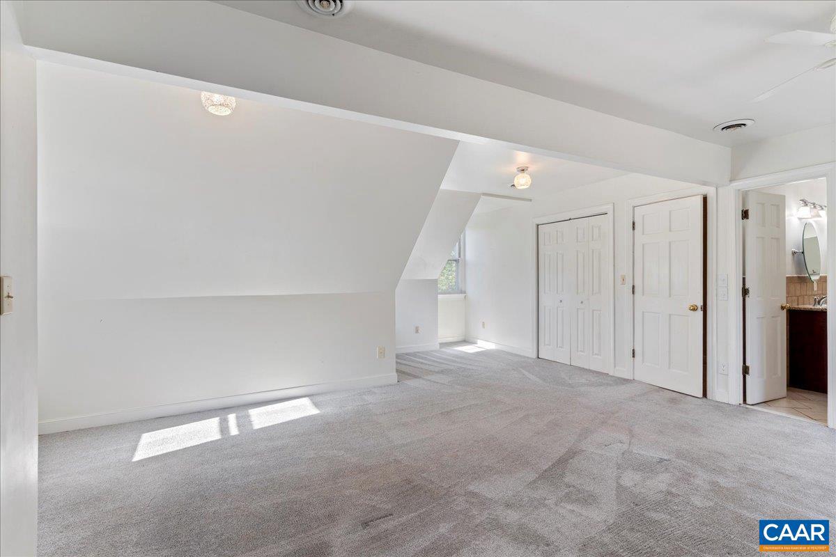 IVY WOODS - Residential