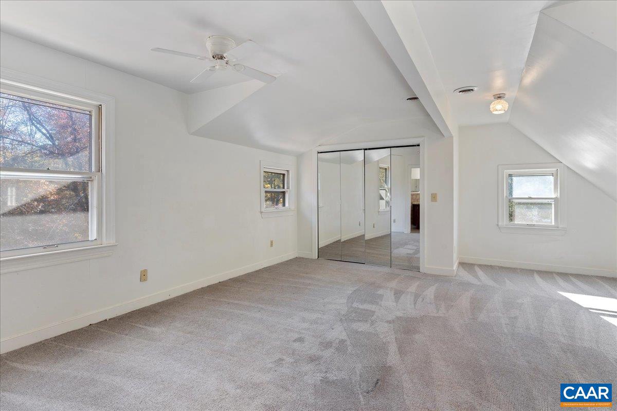 IVY WOODS - Residential