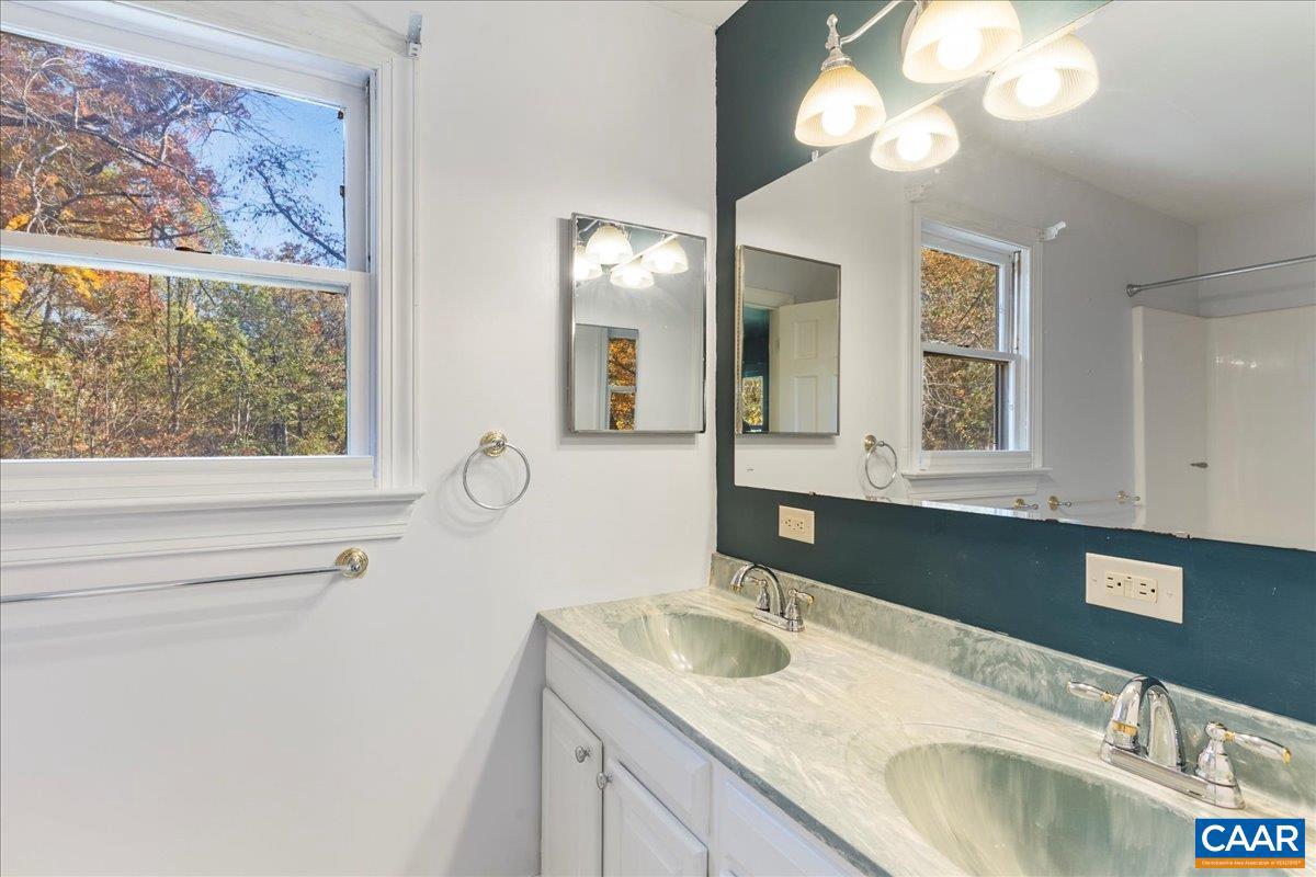 IVY WOODS - Residential