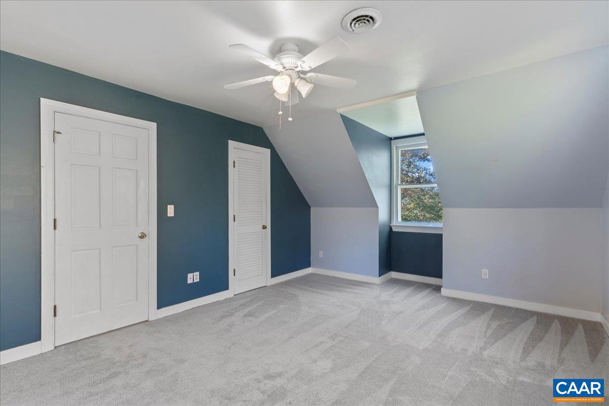 IVY WOODS - Residential