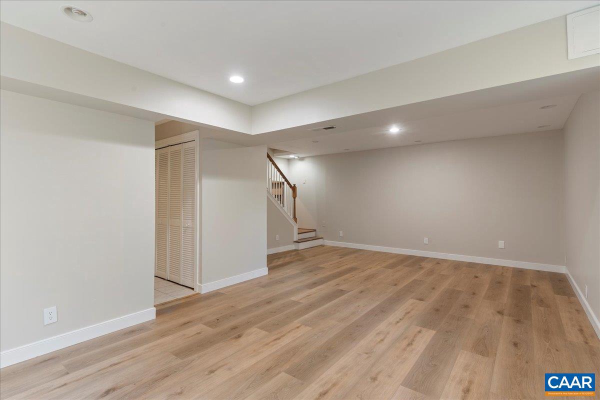 IVY WOODS - Residential