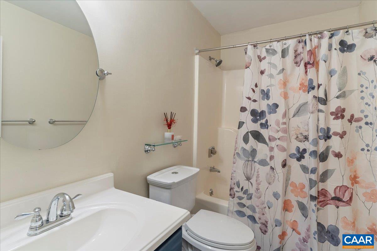 IVY WOODS - Residential