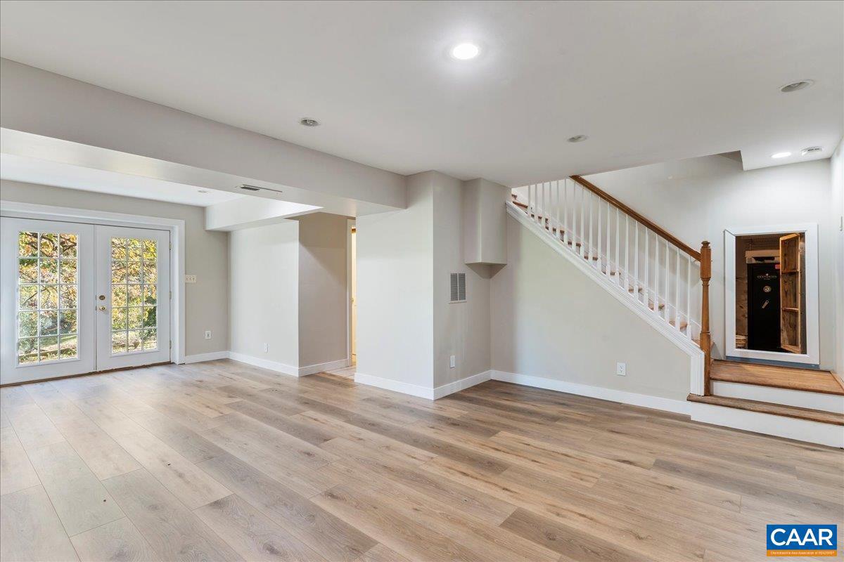 IVY WOODS - Residential