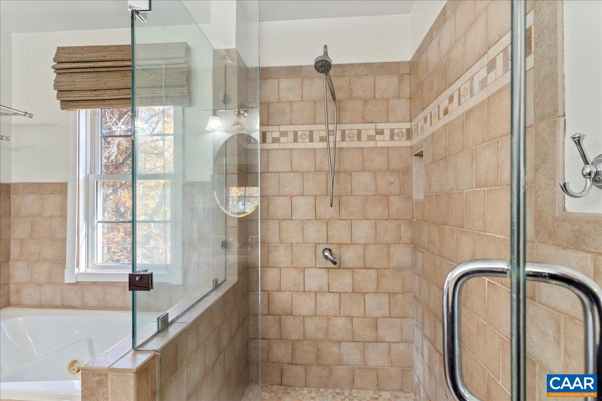 IVY WOODS - Residential