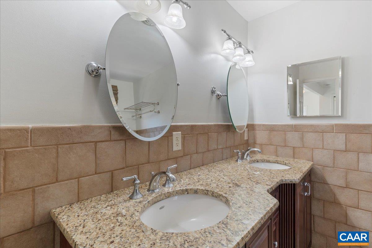 IVY WOODS - Residential