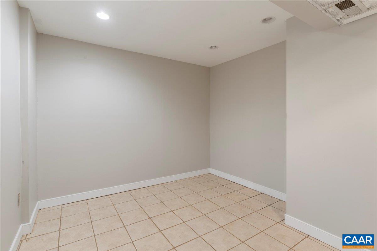 IVY WOODS - Residential