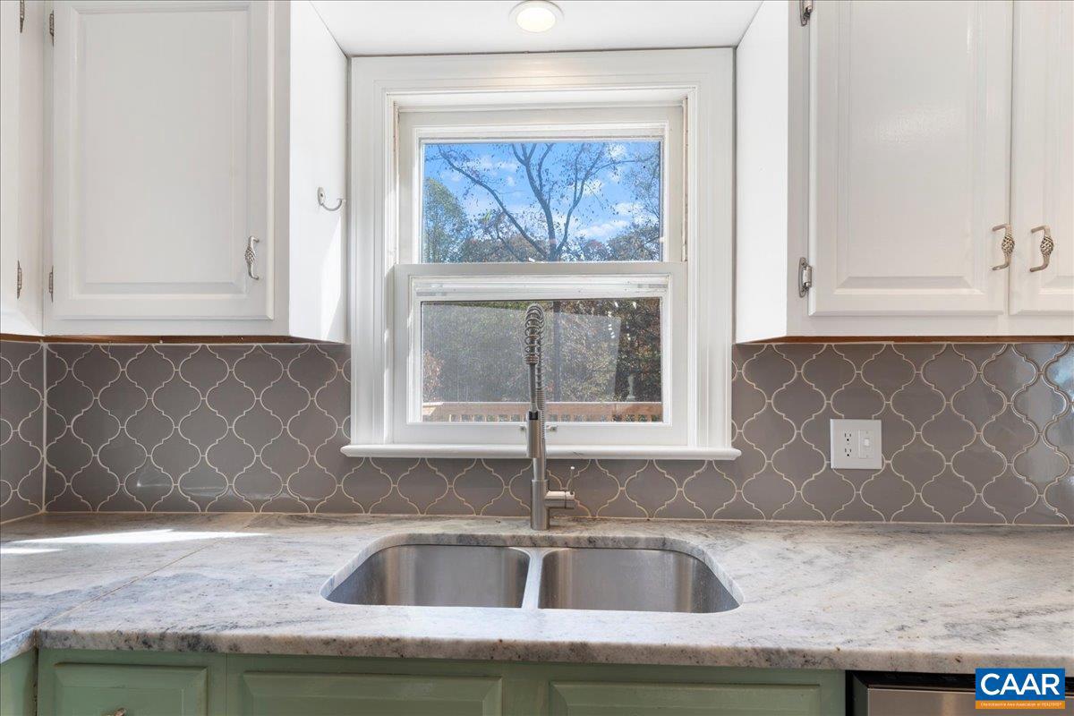 IVY WOODS - Residential