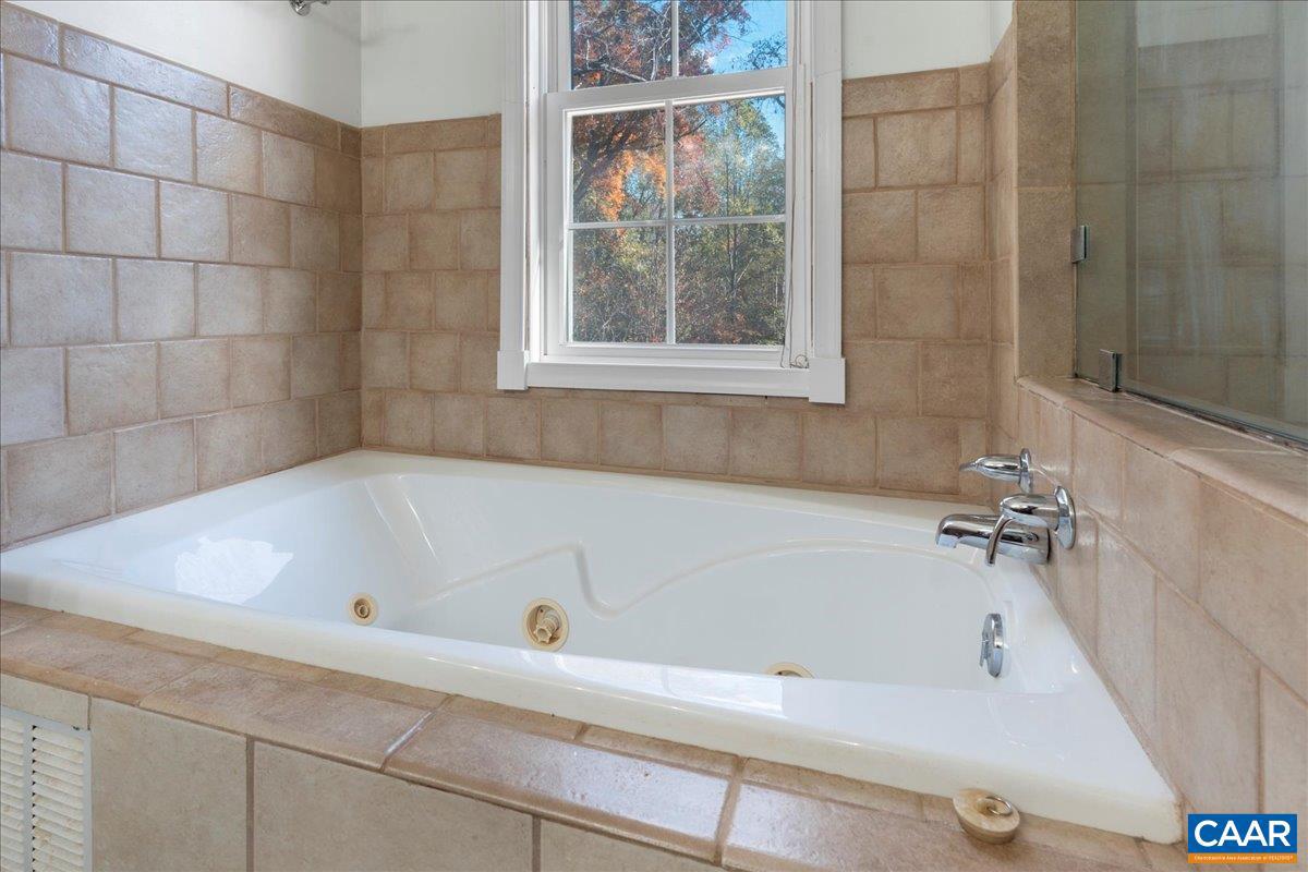 IVY WOODS - Residential