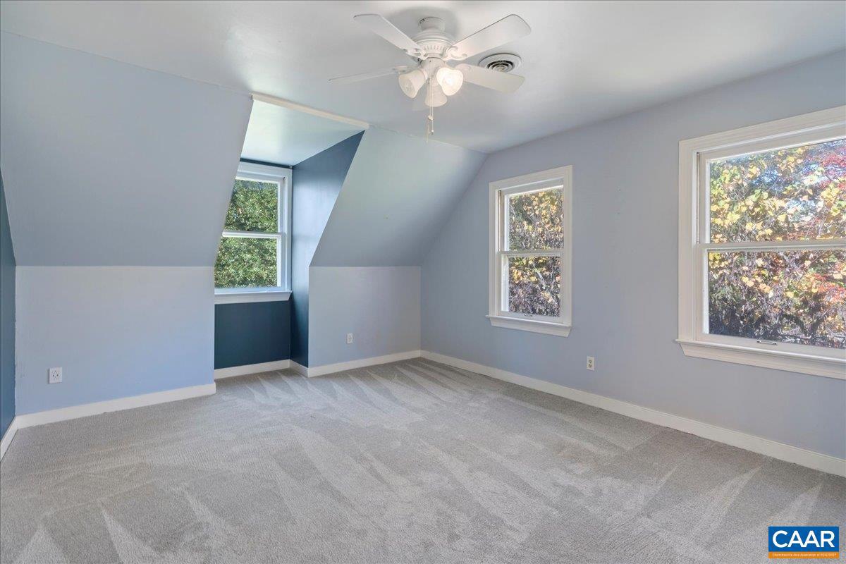 IVY WOODS - Residential