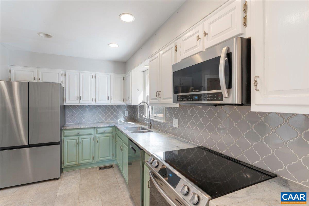 IVY WOODS - Residential