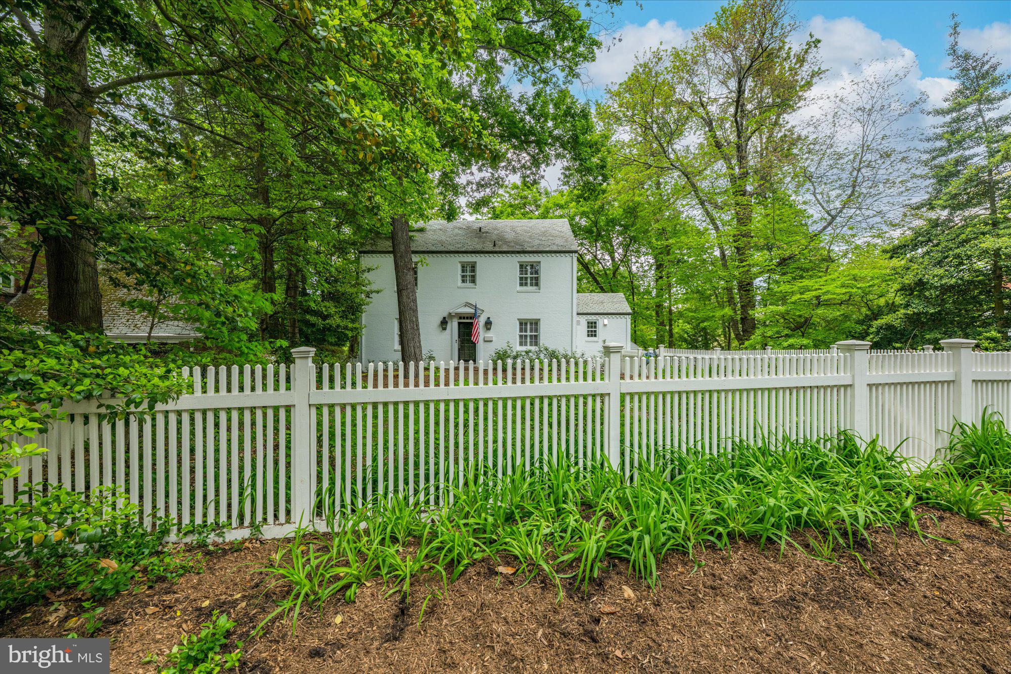 LORCOM GROVE - Residential