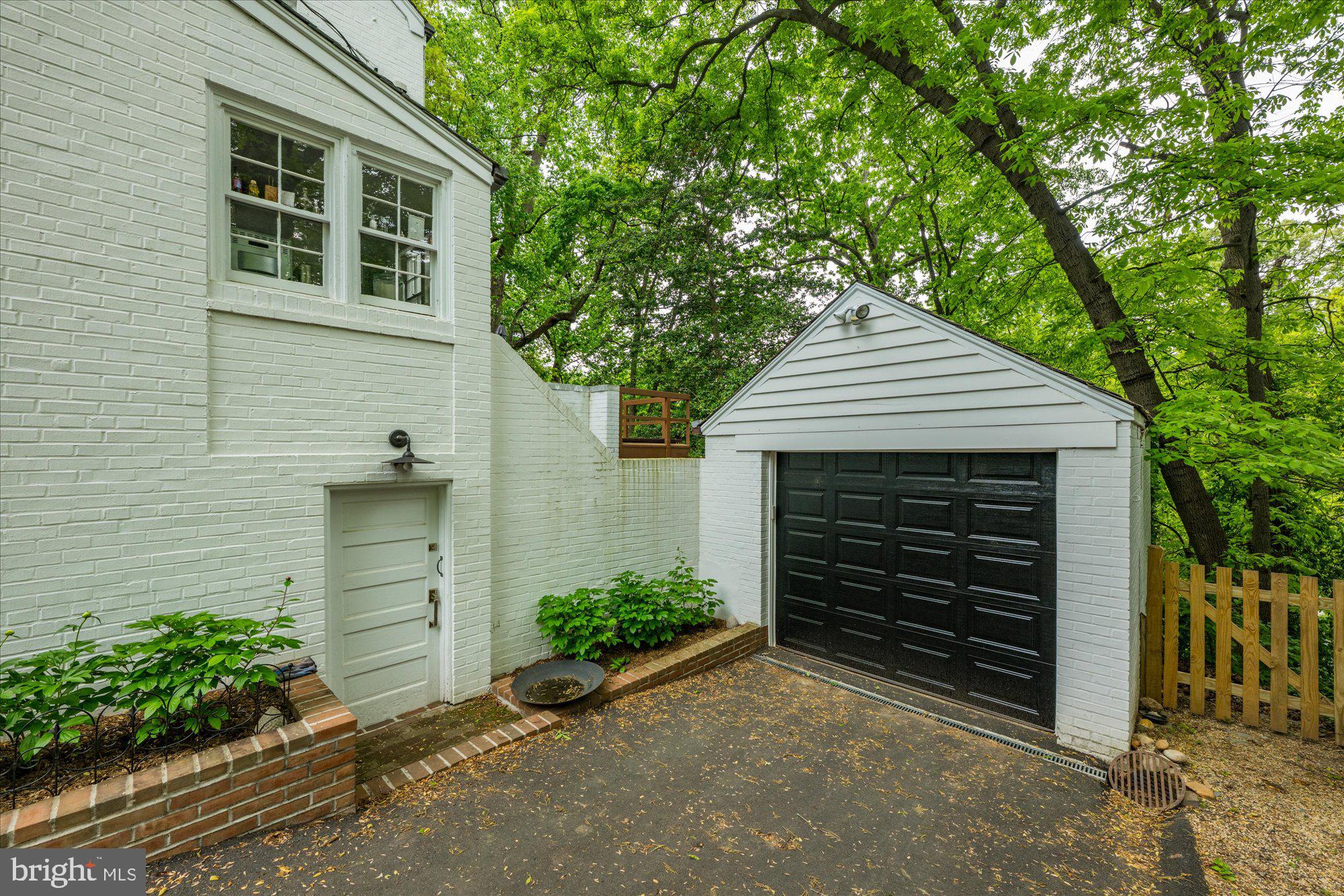 LORCOM GROVE - Residential