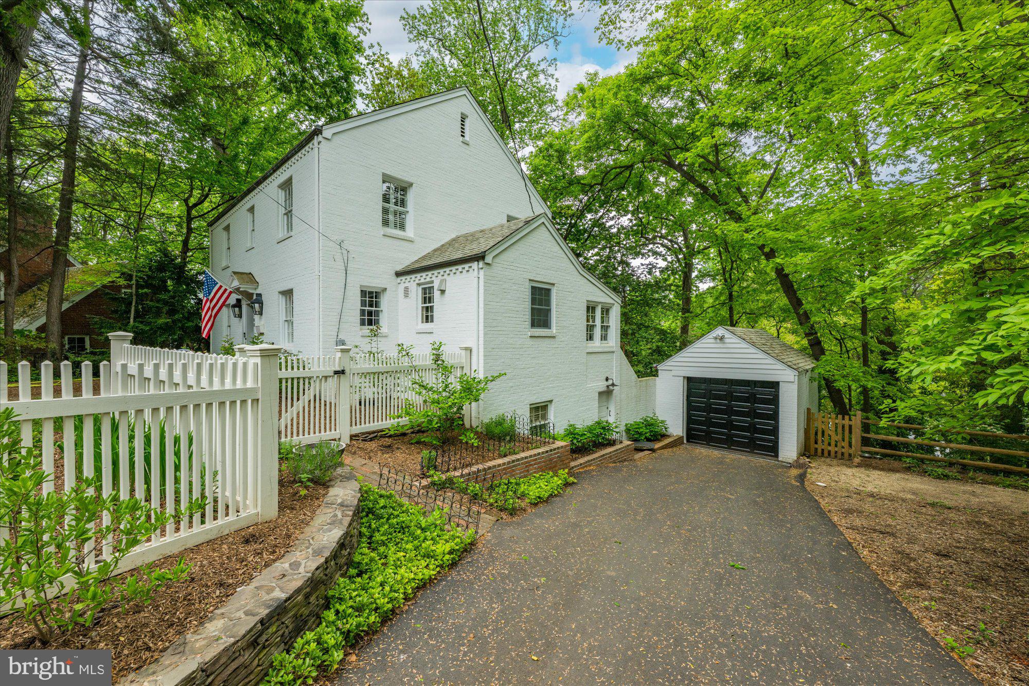 LORCOM GROVE - Residential