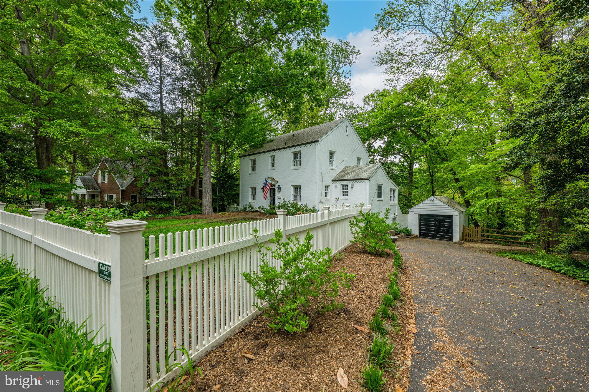 LORCOM GROVE - Residential